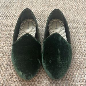 Birdies the Heron, green velvet flat. Size 7. NEW never worn